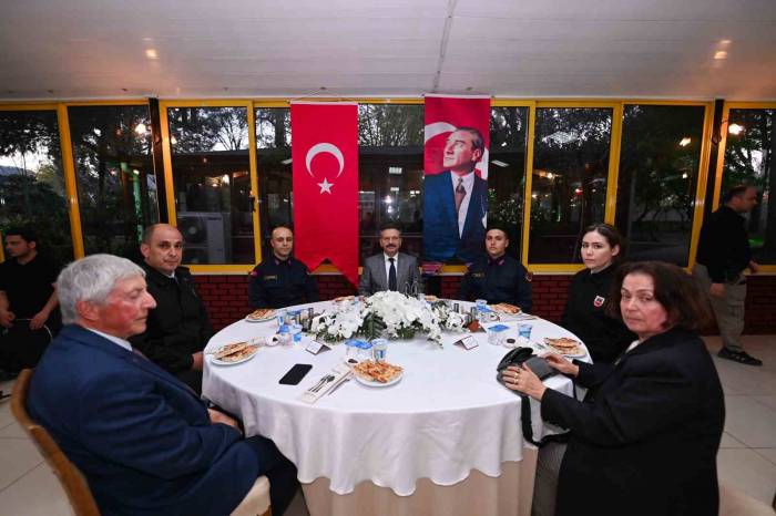 Aydın Valisi Aksoy, Jandarma Personeli İle İftarda Buluştu