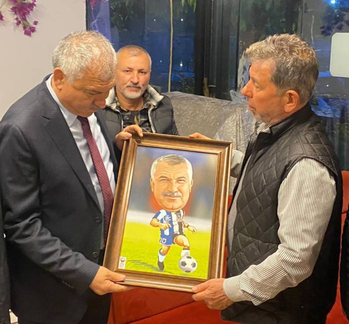 Tsyd’den Başkan Karalar’a Karikatür Sürprizi
