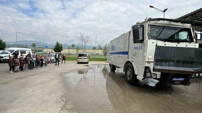 Çocuklara Toma Sürprizi