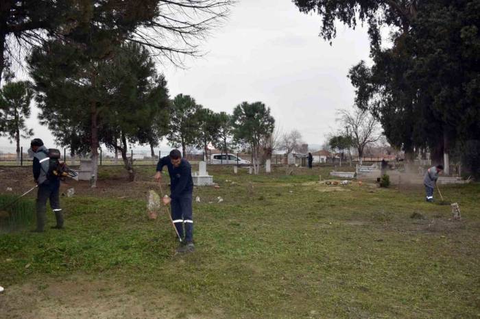 Germencik’teki Mezarlıklarda Bayram Temizliği