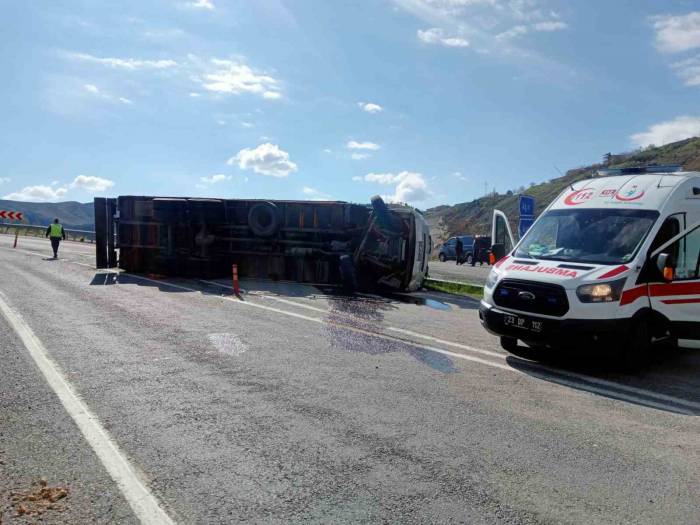 Elazığ’da Tır Devrildi: 2 Yaralı
