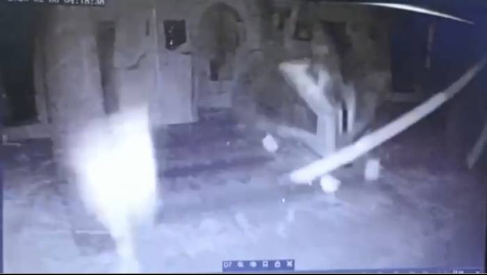 Kahramanmaraş Depreminde 600 Yıllık Tarihi Caminin Yıkıldığı Anlar Kamerada