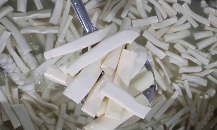 Depremlerin Merkezinde Üretim Devam Ediyor: Süt Ürünleri Birçok Kente Gönderiliyor