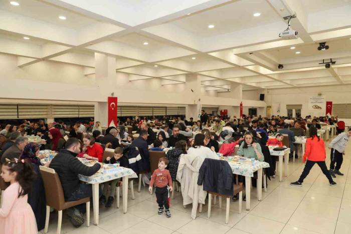 Başkan Hürriyet Sporcuları İftarda Ağırladı