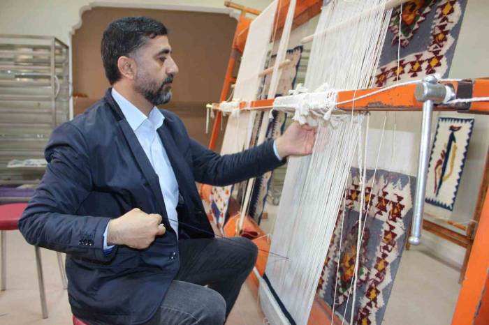 Depremzede Sanatçı Ve Akademisyenden Depremde Zarar Görenler İçin "gönül" Sergisi