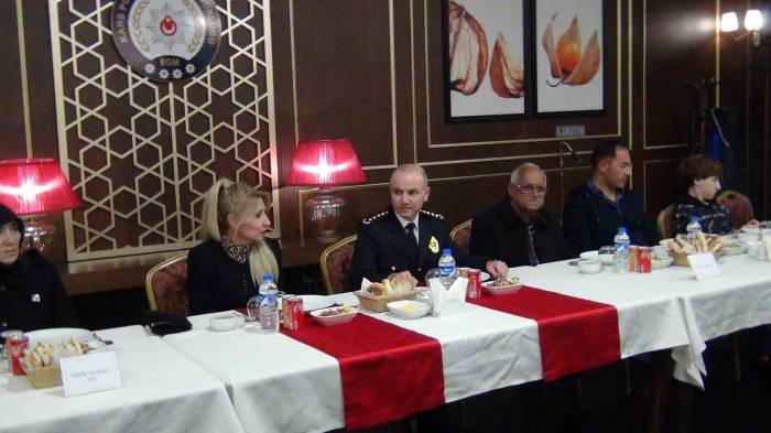 Kars Emniyeti Şehit Yakınları, Gazi Ve Depremzede Ailelerle İftarda Buluştu