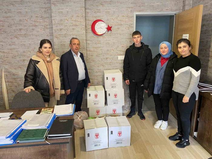 Meslek Lisesi Öğrencileri, Hazırladıkları Yardım Kolilerini İhtiyaç Sahiplerine Dağıttı