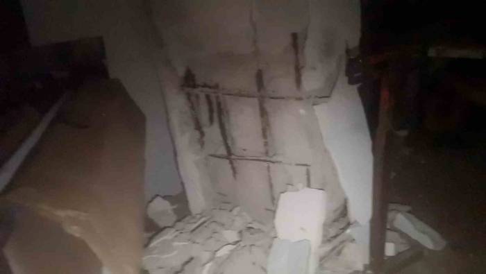 Kolonları Çatlayan Bina İncelendi, Sabah Saatlerinde Kontrollü Olarak Yıkılacak