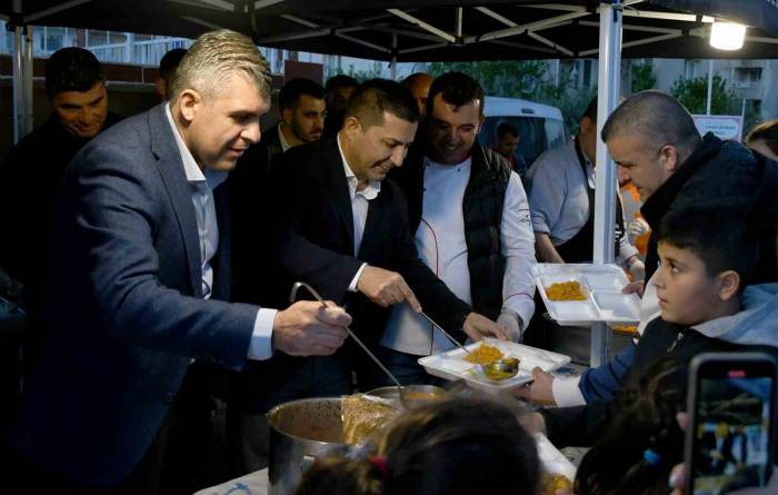 Kuşadalılar Başkan Günel İle İftarda Buluştu