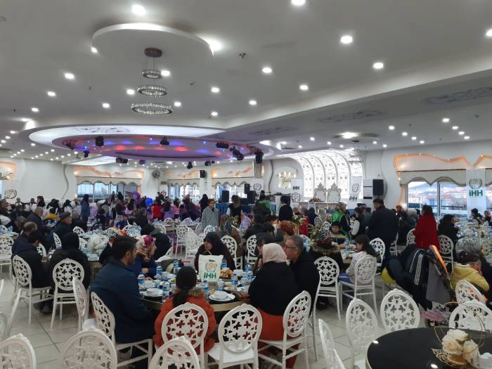 Kütahya İhh’dan Depremzedelere İftar