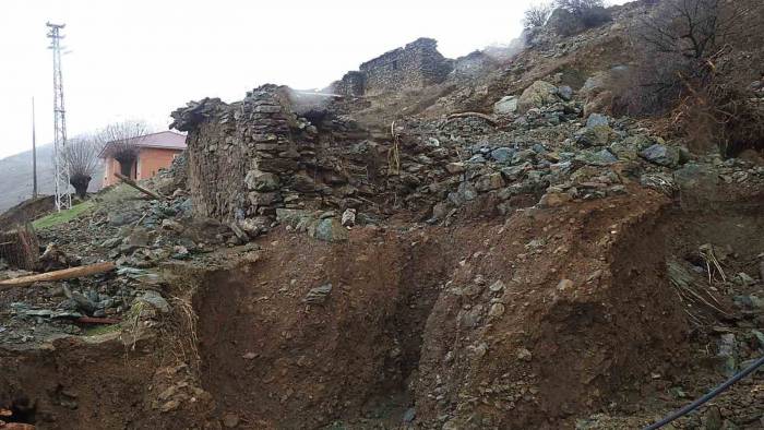 Su Taşkınından Mezra Zarar Gördü