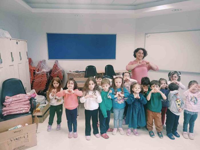 “kardeşimle 23 Nisan" Projesi İle Depremzede Çocuklara Destek Oldular