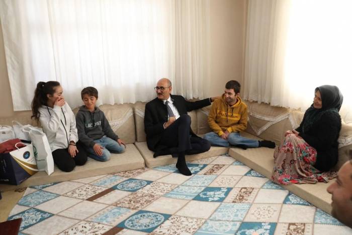 Kaymakam Aydın Dezavantajlı Aileleri Unutmadı