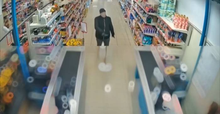 Yüzüne Kadın Çorabı Geçirdi, Marketin Kasasını Böyle Boşalttı