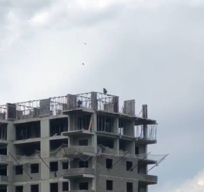 İnşat İşçisinin Tehlikeli Anları Kamerada