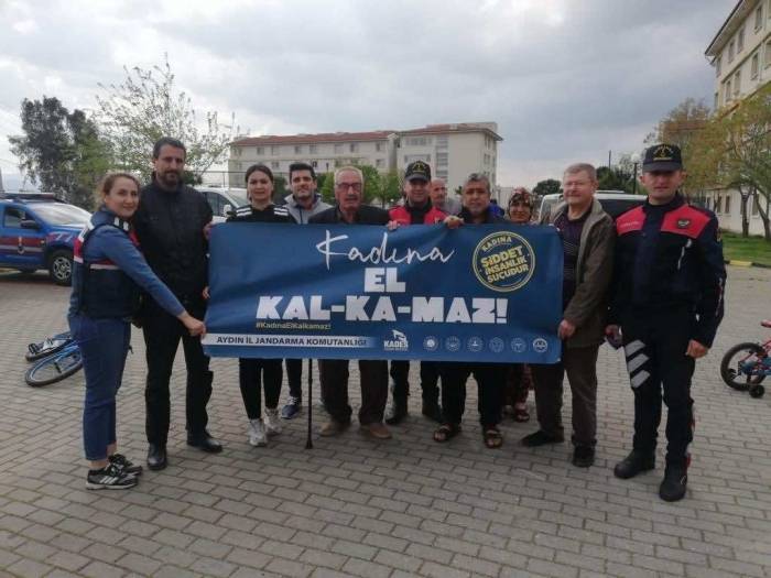 Jandarma Ekipleri Depremzede Vatandaşları Bilgilendirdi