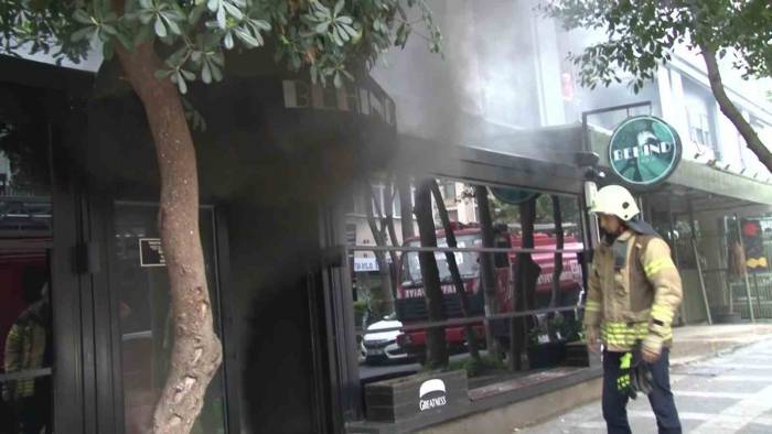 Kadıköy’de Sabah Saatlerinde Çıkan Yangın Korkuttu