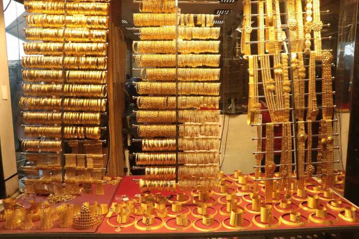 Depremzedeler Birikimlerini Altına Yatırıyor