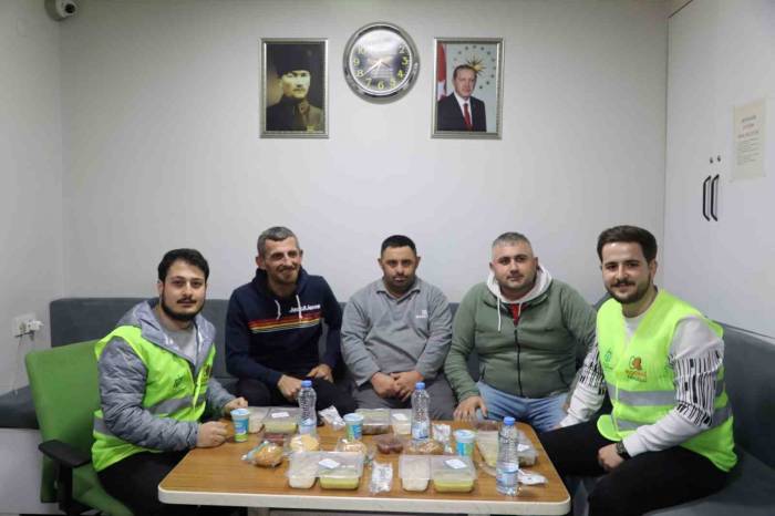 Taksici Esnafının İftar Yemeği Büyükşehirden
