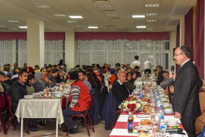 Bşeü Personelleri Depremzede Aileler İle İftar Sofrasında Buluştu