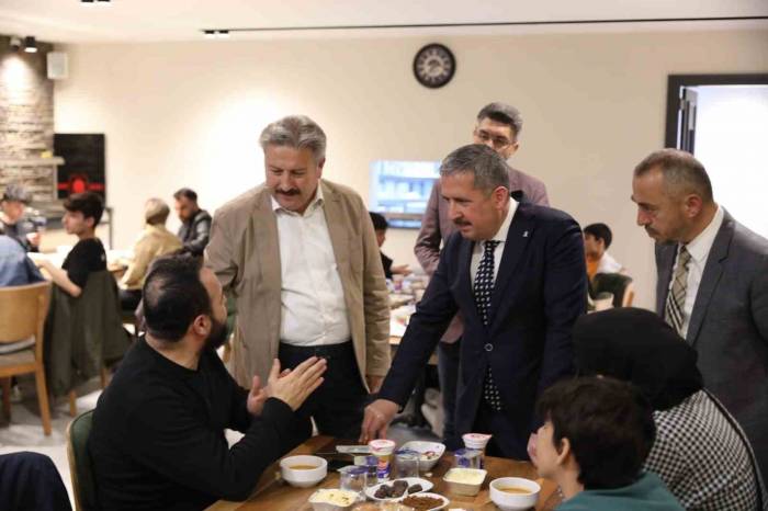 Depremzedeler Melikgazi’de Bir Araya Geldi