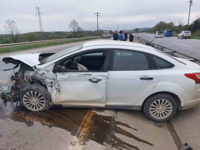 Kontrolden Çıkan Otomobil Bariyerlere Çarptı: 1 Yaralı