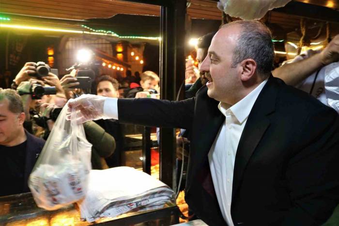 Sanayi Ve Teknoloji Bakanı Mustafa Varank Sahurda Gençlerle Buluştu