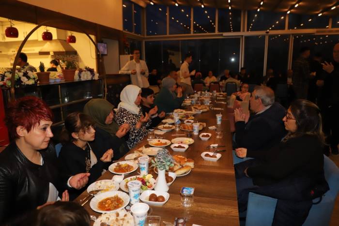 Kaymakamlıktan Depremzedelere İftar
