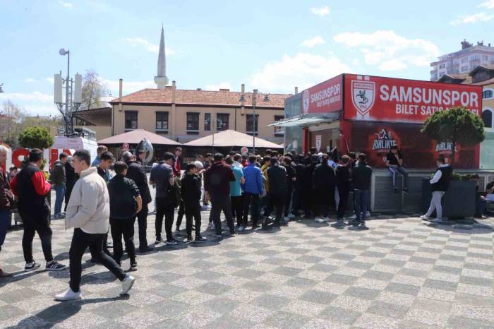 Samsunspor - Ankara Keçiörengücü Maçının Biletleri 3 Saatte Tükendi