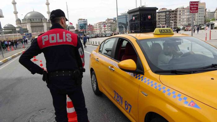 Taksim’de Helikopter Destekli Huzur Uygulaması