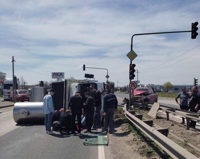 Kırmızı Işık İhlalinin Getirdiği Kaza Kamerada