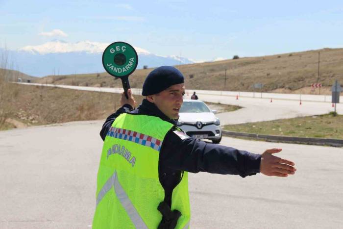 Jandarma Havadan Ve Karadan Trafik Denetimi Yaptı