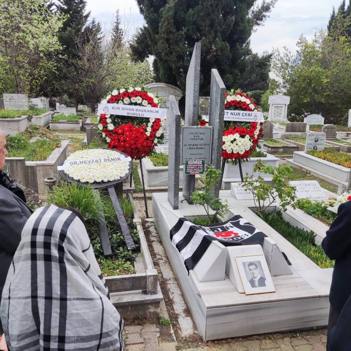 Hakkı Yeten, Kabri Başında Anıldı