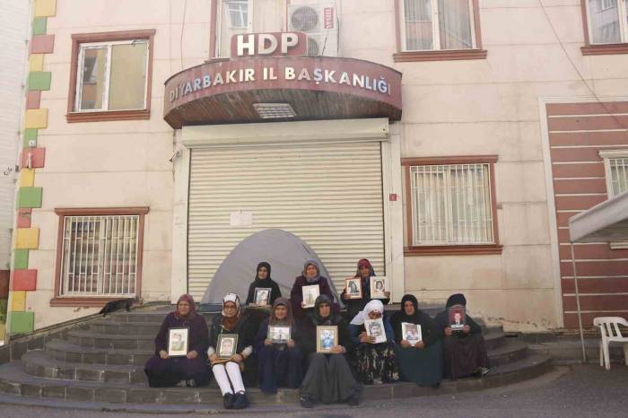 Diyarbakır Anneleri Gözyaşları İçinde Evlatlarının Yolunu Gözlüyor