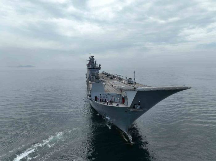 Tcg Anadolu Sarayburnu’na Yanaştı