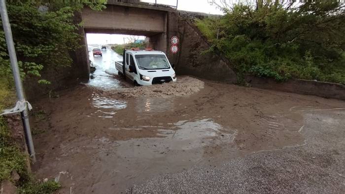 Edirne’de Sağanak Yağış Yolları Gölle Çevirdi