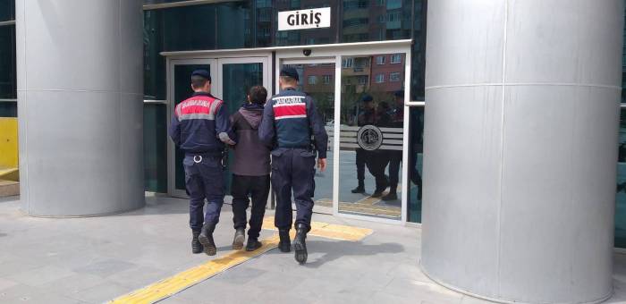 Aranması Olan 3 Şüpheli Jandarma Ekiplerince Yakalandı