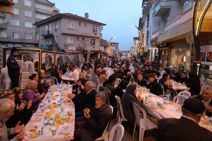 İzmitliler İftarda Buluştu