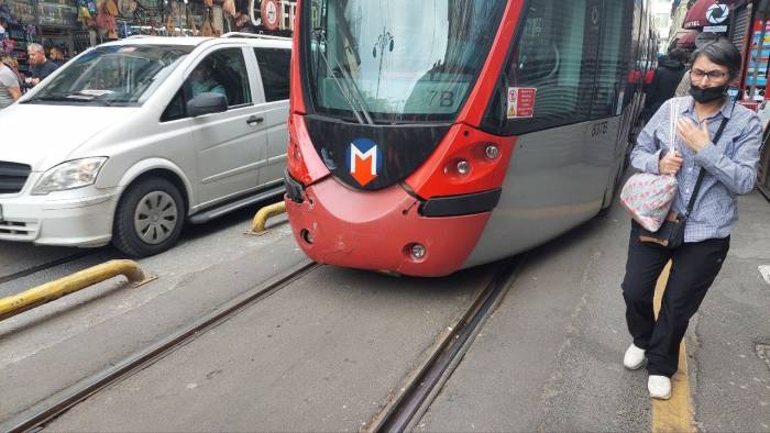 Sirkeci’de Tramvay Raydan Çıktı