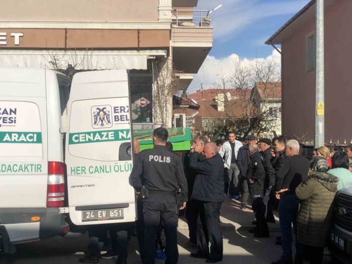 Kadın Öğretmen Evde İple Asılmış Halde Bulundu
