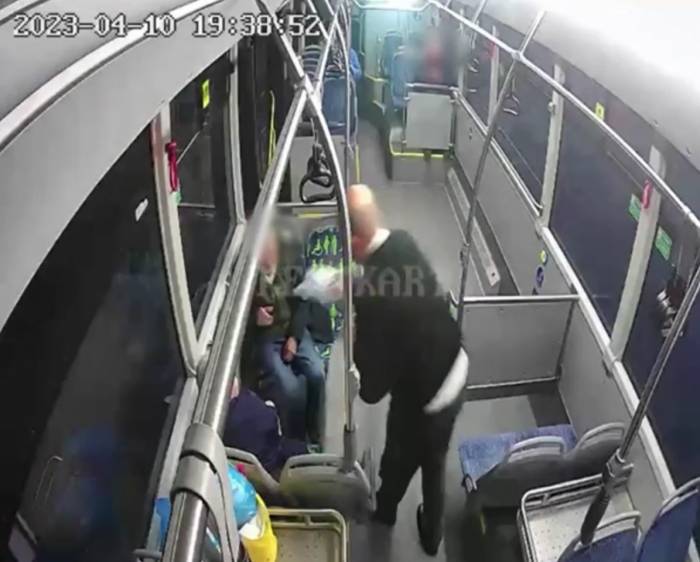 Otobüs Şoföründen Örnek Davranış, İftara Yetişemeyen Yolculara Yiyecek Dağıttı