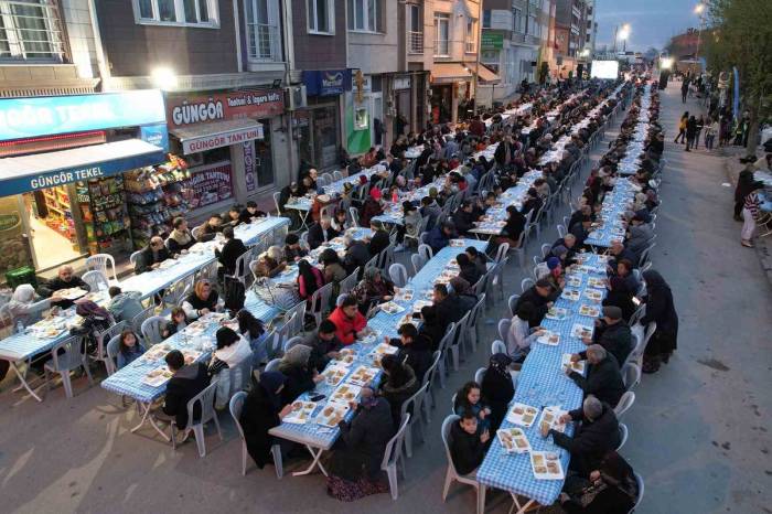 İftar Bereketi Paylaştıkça Çoğalıyor