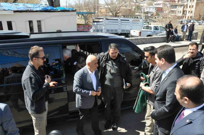 Kars’ta 700 Milyonluk Tesisin Temelini Bakan Kirişçi Attı