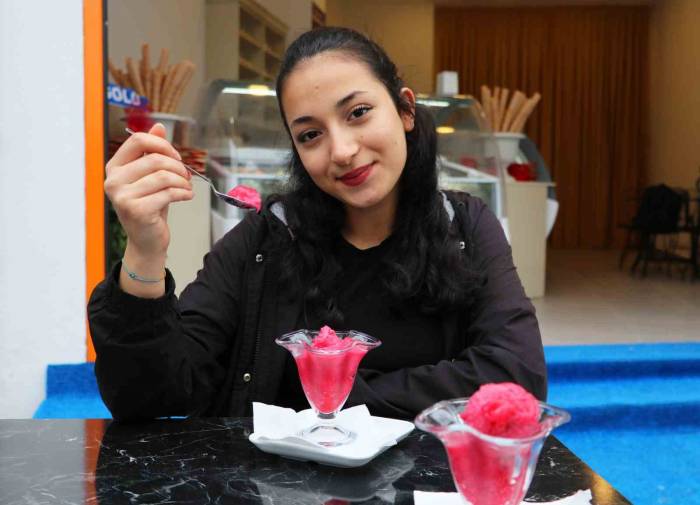 Sonunda Buda Oldu: Adanalılar Acılı Şalgamdan Dondurma Üretti