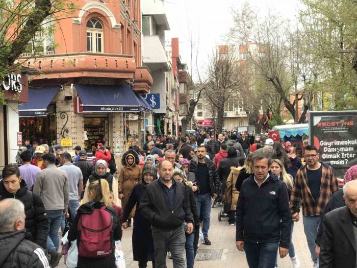 Bayram Öncesi Son Hafta Sonunda Sokaklar Doldu Taştı