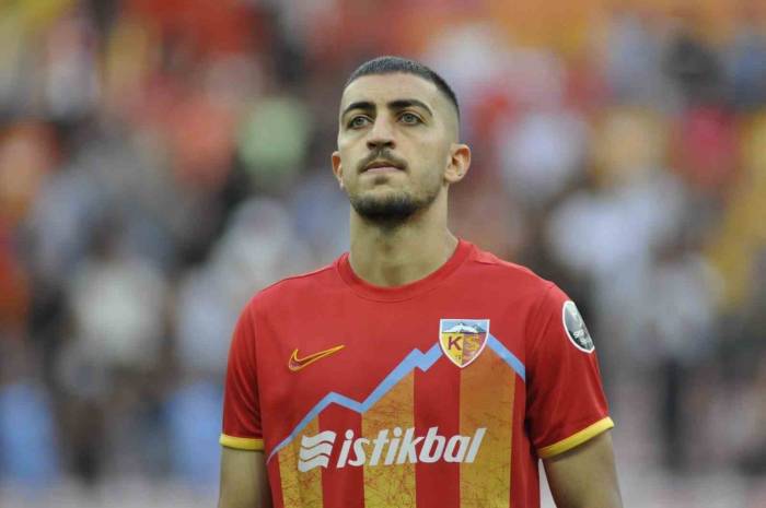 Majid Hosseini Forma Giyemeyecek