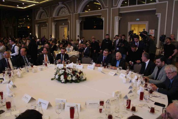 Binali Yıldırım’dan Millet İttifakı’nın İki Belediye Başkanını Cumhurbaşkanı Yardımcısı Olarak Açıklamasına Eleştiri