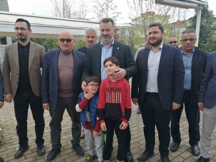 Ak Parti Milletvekili Adayı Hasan Turan Pendik’te Vatandaşlarla Bir Araya Geldi