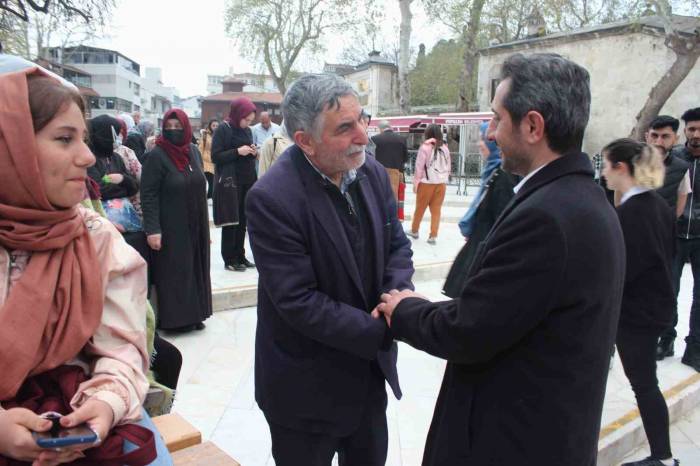 Ak Parti Milletvekili Adayı Çiftçioğlu’ndan Kadir Gecesi’nde Eyüpsultan’a Ziyaret