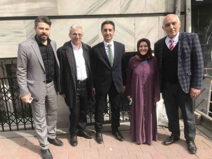 Ak Parti İstanbul İl Teşkilatı Kapı Kapı Dolaşmaya Devam Ediyor